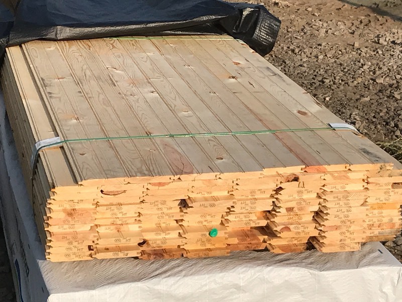 lot 4 image: Bundle Of Knotty Pine Lumber