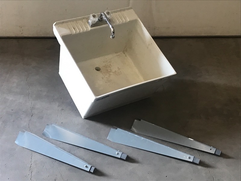 lot 15 image: 2x2 Utility  Shop Sink With Fauc...