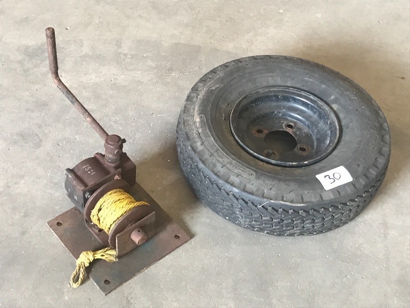 lot 30 image: (1) 5.70-8 Load Range-B Trailer Tir...