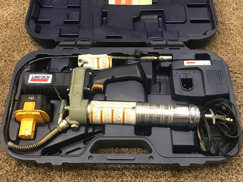 lot 37 image: Lincoln 12Volt Cordless Grease Gun ...