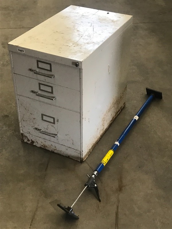 lot 39 image: (1) QS-50 Telescoping Support Pole ...