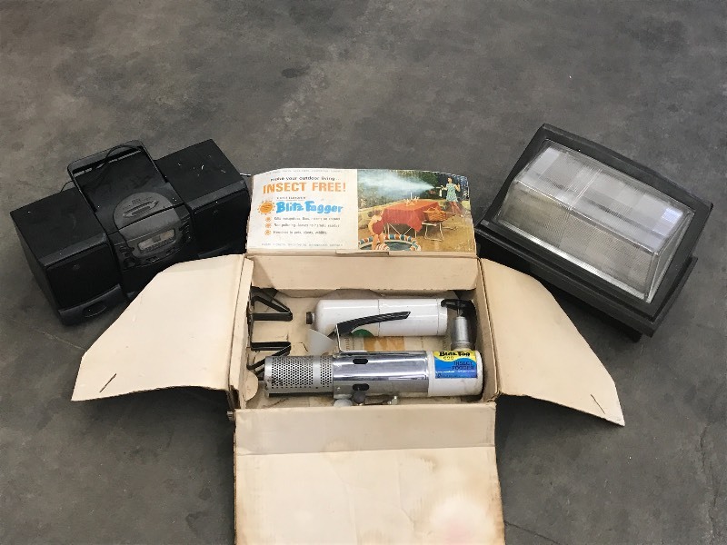 lot 55 image: Lot Of Outdoor Light, Stereo  Rad...