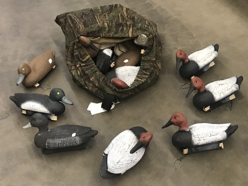 lot 72 image: (16) Duck Decoys With Clips For Str...