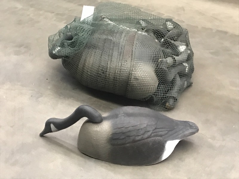 lot 79 image: (21) Goose Shell Decoys, Netting De...