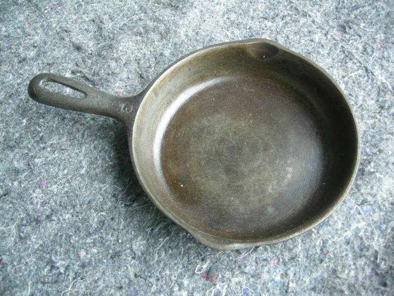 lot 5 image: Old Cast Iron Skillet - Fry Pan