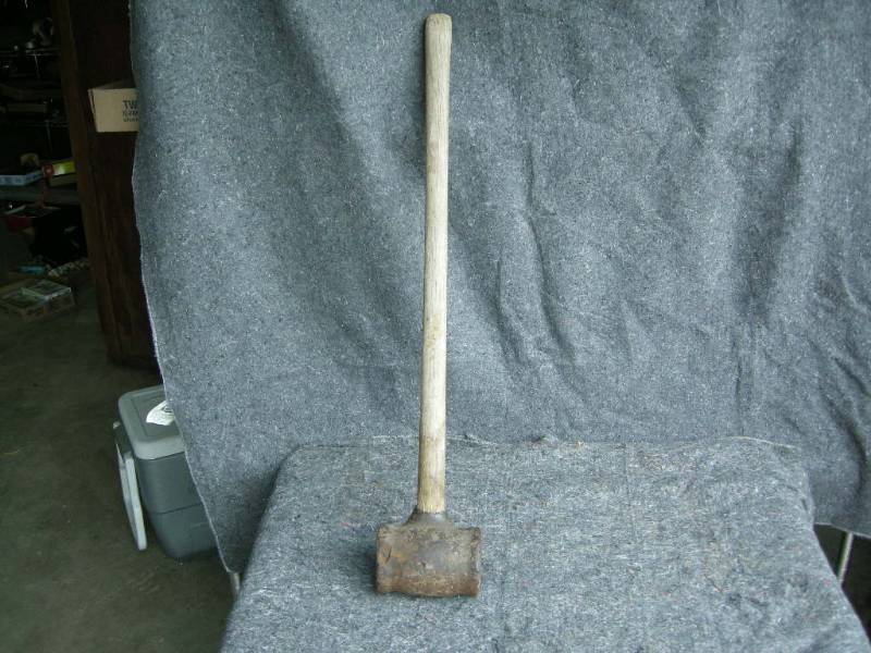 lot 7 image: Antique Sledge Hammer