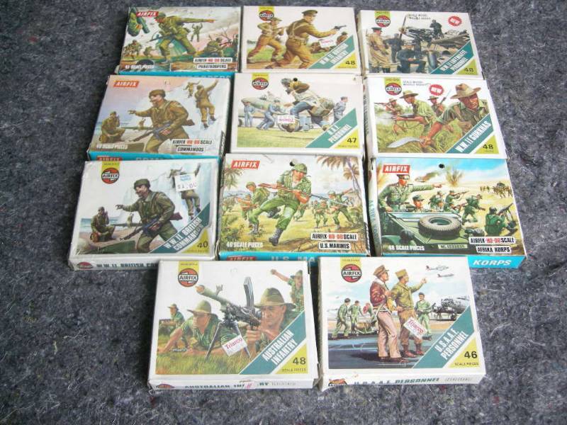 lot 16 image: Vintage Airfix WWII Model Kits