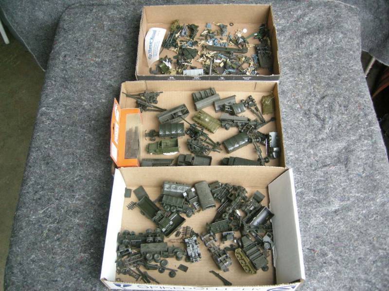 lot 19 image: Large Group Vintage 172 WWII Model Vehicles - Figures
