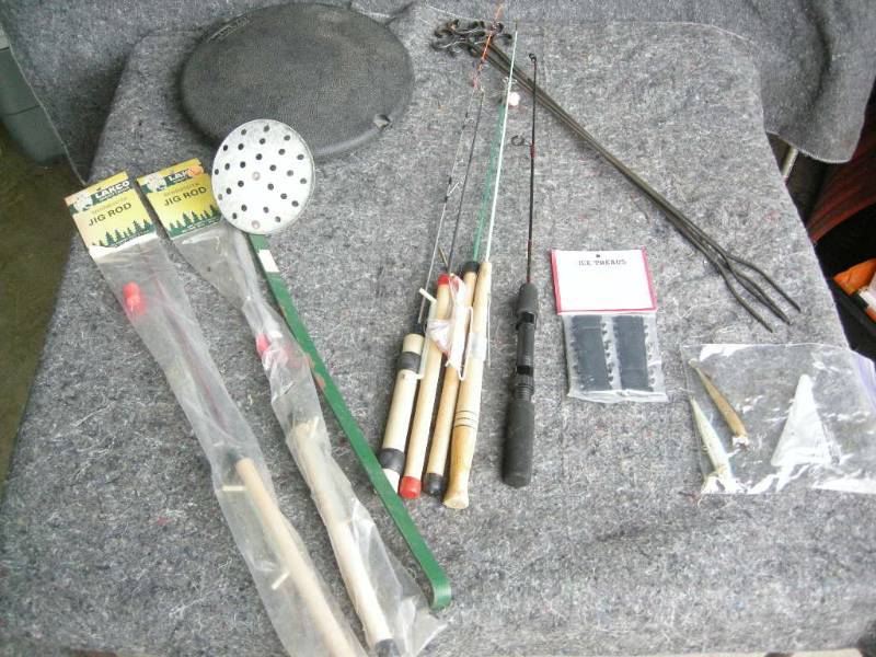 lot 32 image: Group Ice Fishing