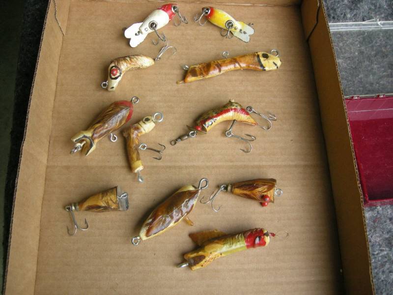 lot 33 image: Old Wooden Fishing Lures - Folk Art