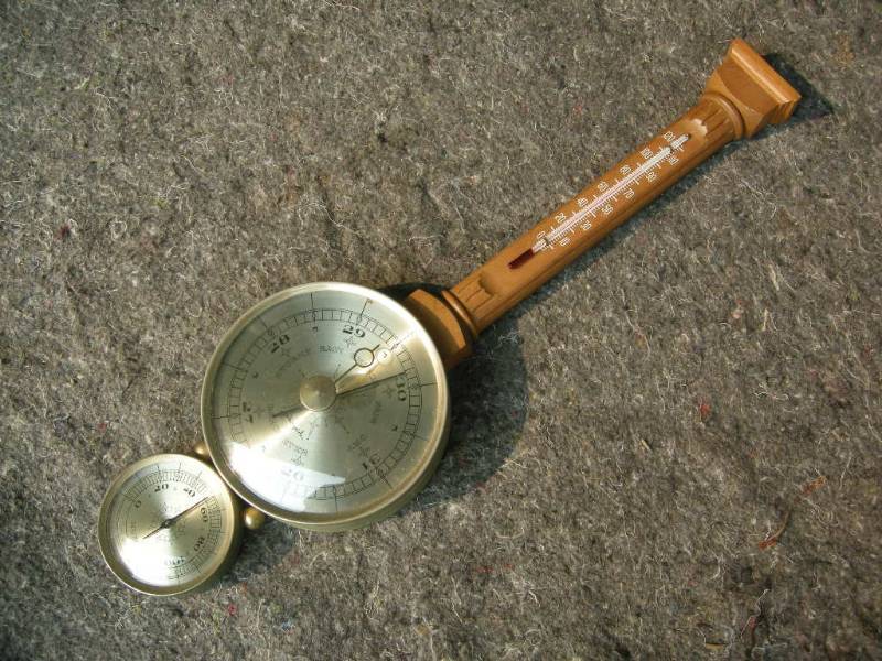 lot 45 image: Vintage Airguide Thermometer Barometer