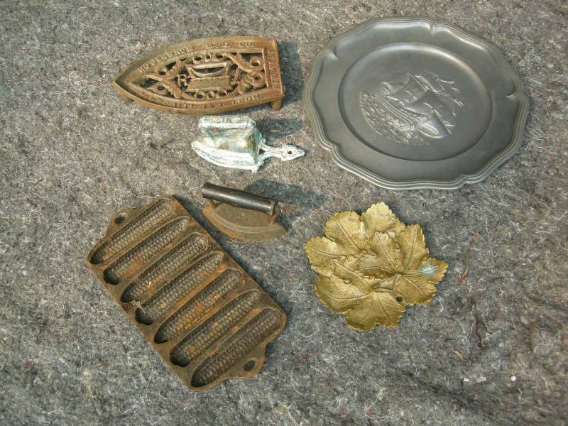 lot 49 image: Antique Cast Iron