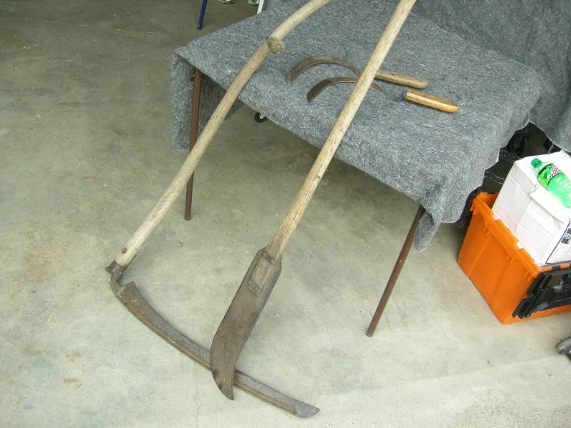 lot 66 image: Vintage Scythe and Chopper - 2 Hand Cutters
