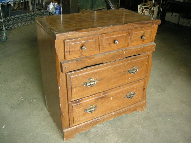 lot 73 image: Vintage Dresser