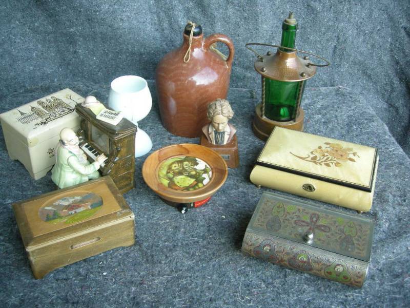 lot 77 image: Vintage Music Box Collection