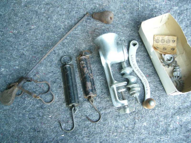 lot 82 image: Vintage Scales, Grinder
