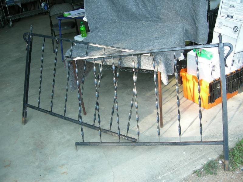 lot 86 image: 2 Piece Wrought Iron Railing