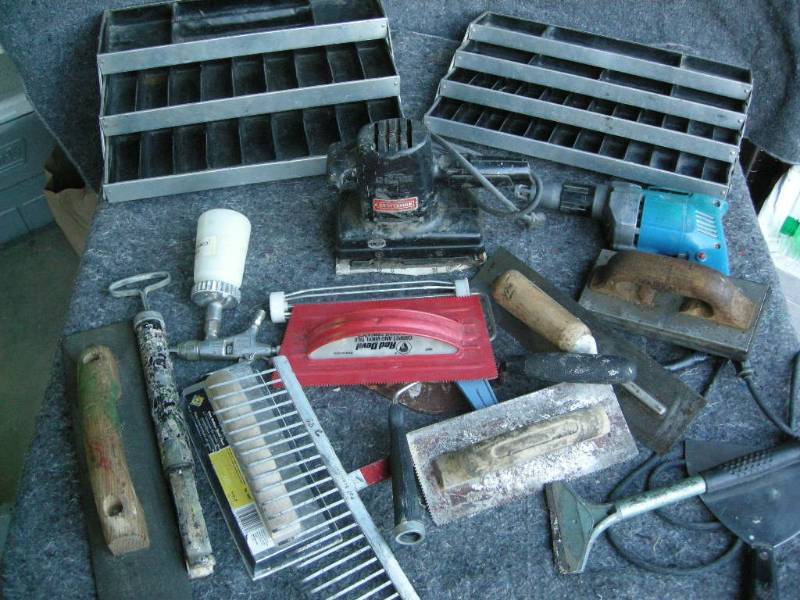 lot 92 image: Misc Power Tools, Trowels