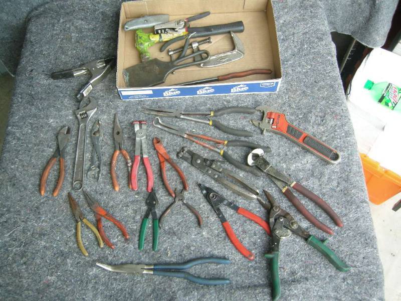 lot 101 image: Group Wrench, Pliers, Cutters