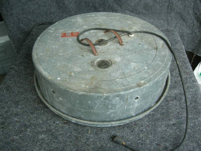 lot 102 image: Vintage Sears Electric Incubator