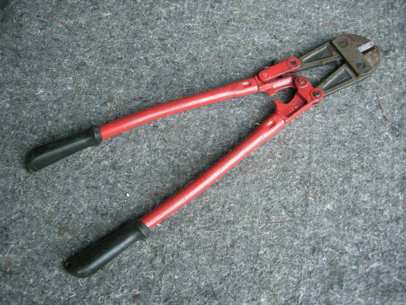 lot 112 image: 24 Bolt Cutter