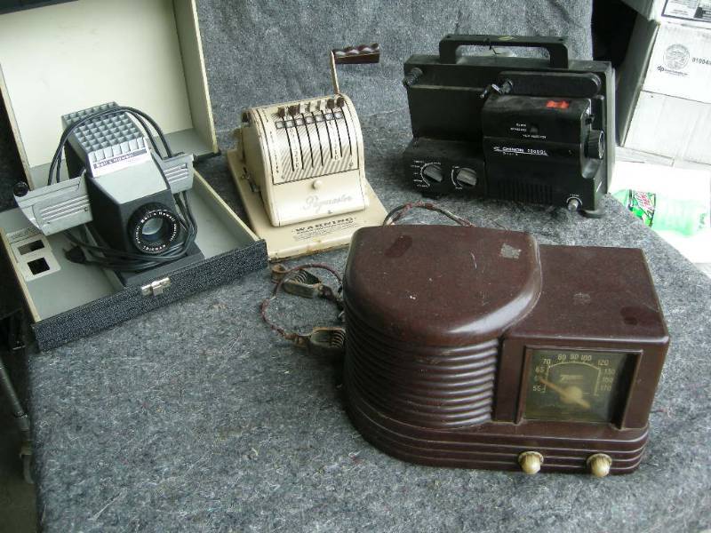 lot 107 image: Vintage Items