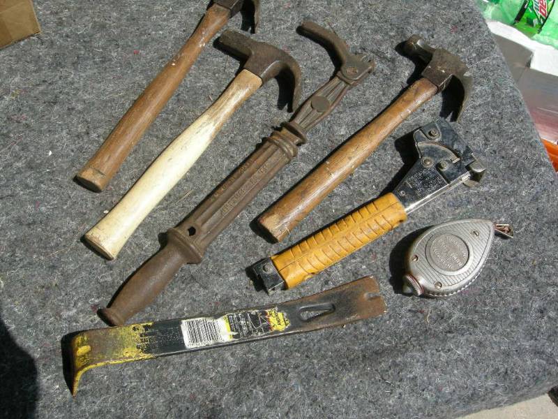 lot 114 image: Hammers, Stapler, Pullers