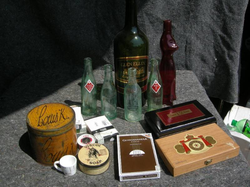 lot 119 image: Vintage Bottles, Cigar Boxes, Tins