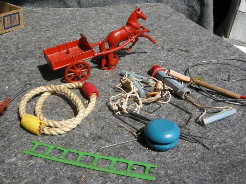 lot 121 image: Vintage Whimsical Toys