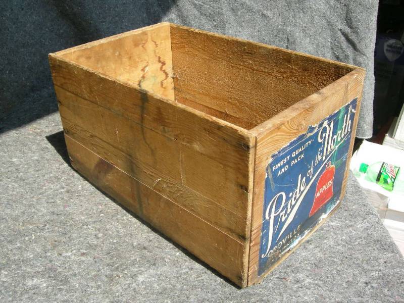lot 127 image: Vintage Apple Crate