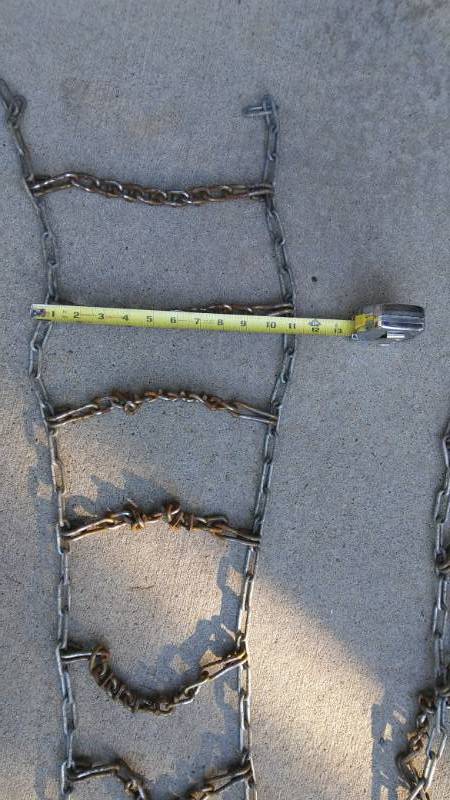 lot 4 image: Tire Chains - New in Box