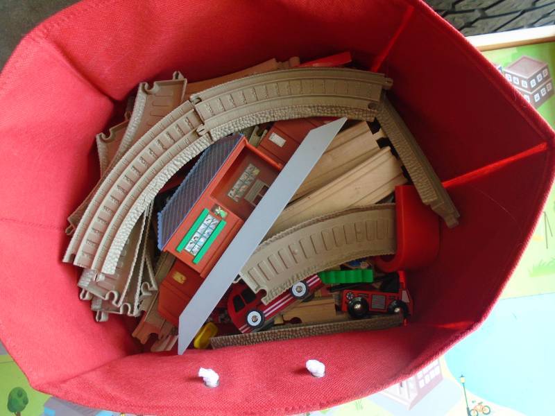 lot 13 image: Train Table