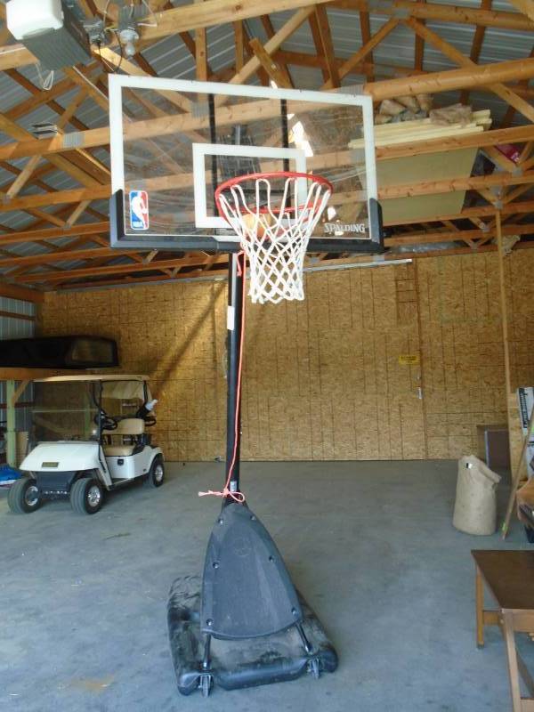 lot 7 image: Basketball Hoop