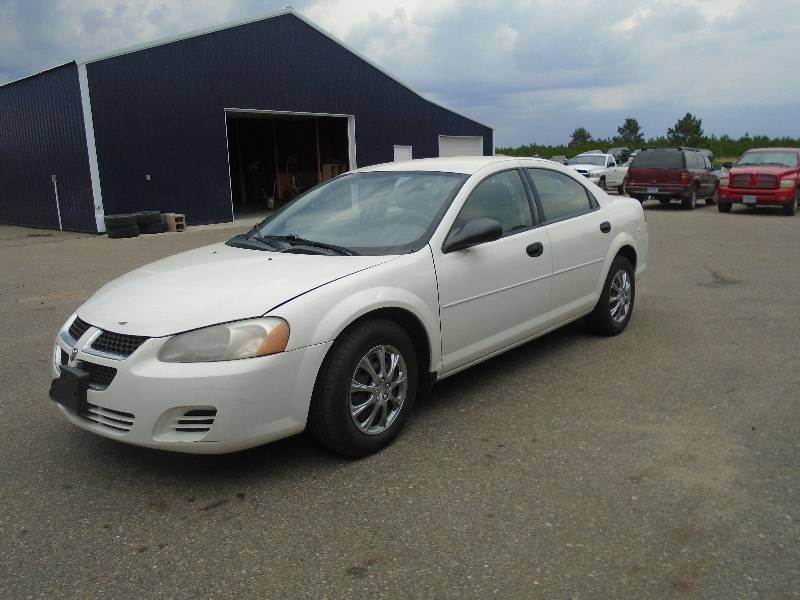 lot 5 image: 2004 Dodge Stratus
