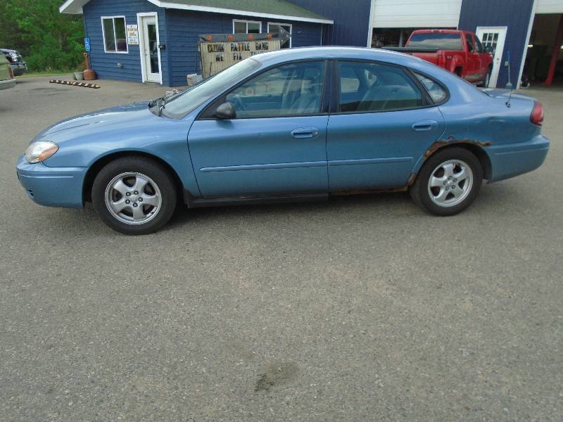 lot 2 image: 2007 Ford Taurus SE