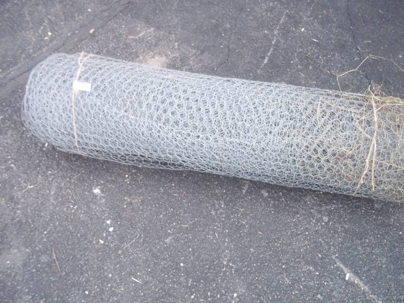 lot 32 image: Roll of Chicken Wire. 48 x 40