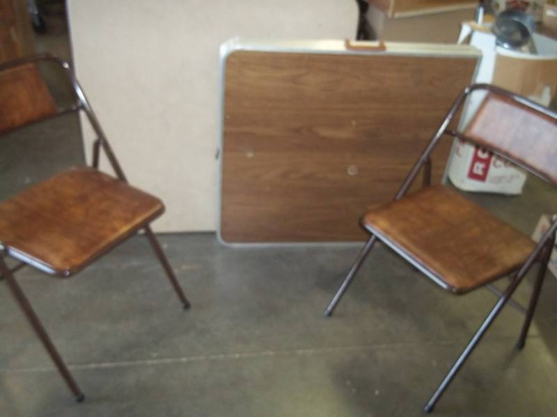 lot 36 image: 2 Folding Tables & 2 Chairs. Brown