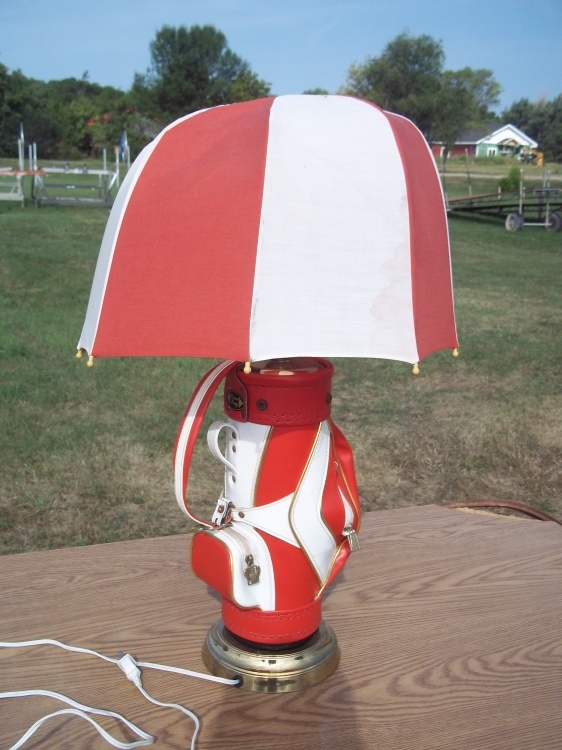 lot 39 image: Golf Bag Lamp