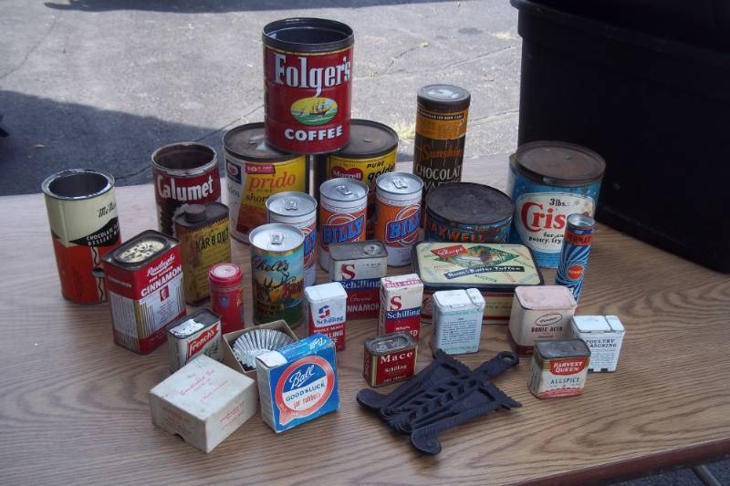 lot 46 image: Lot of Vintage Tins & Cans