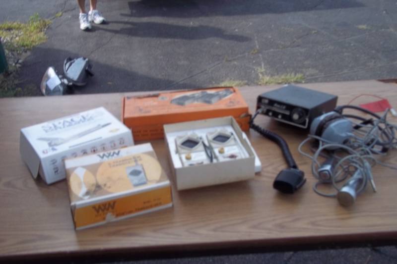 lot 47 image: Lot of Vintage Electronics