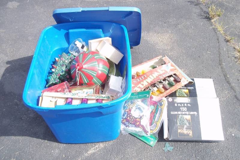 lot 53 image: Vintage & Current Christmas Items