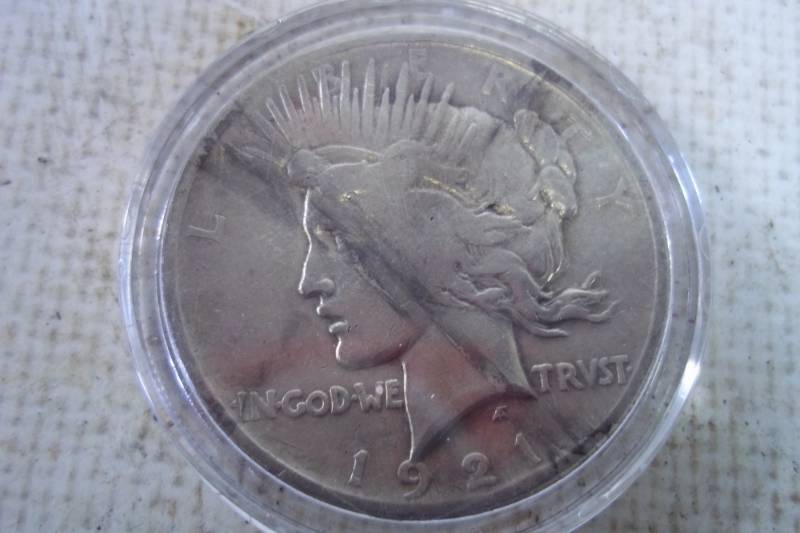 lot 4 image: 1921 Peace Dollar in Case