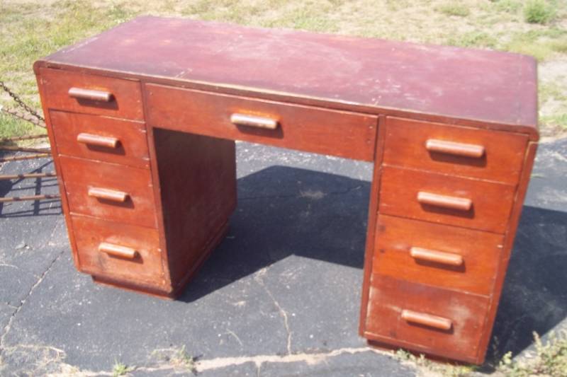 lot 64 image: Vintage Desk