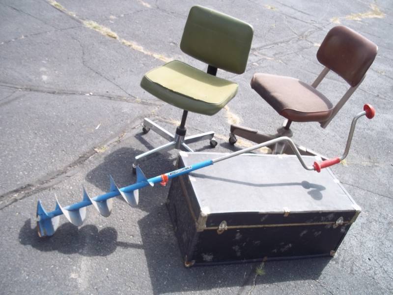 lot 71 image: 2 Chairs with Wheels, Storage Trunk, Ice Auger