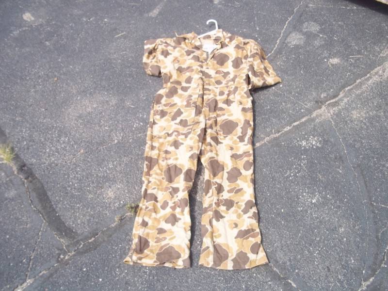 lot 72 image: Hudson Bay Camo Coveralls Size Small