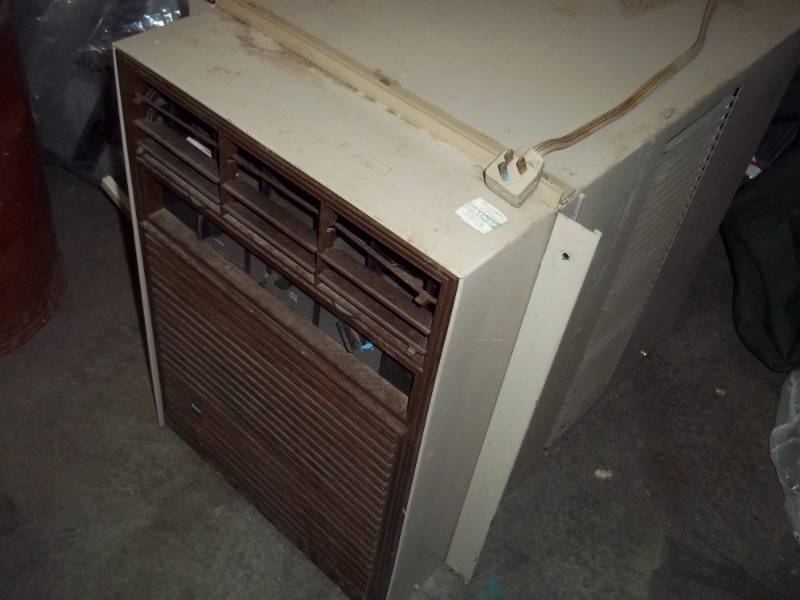lot 89 image: Window Air Conditioner. Consignor States Works.