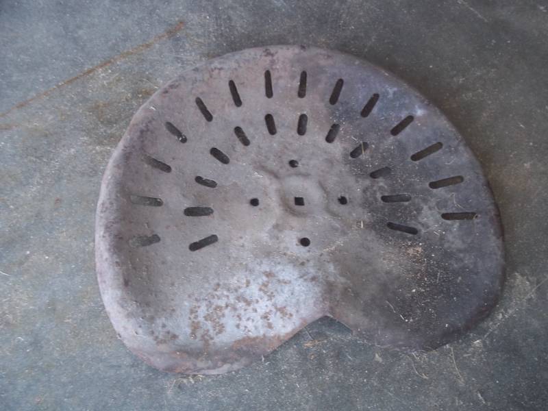 lot 17 image: Vintage Tractor Seat