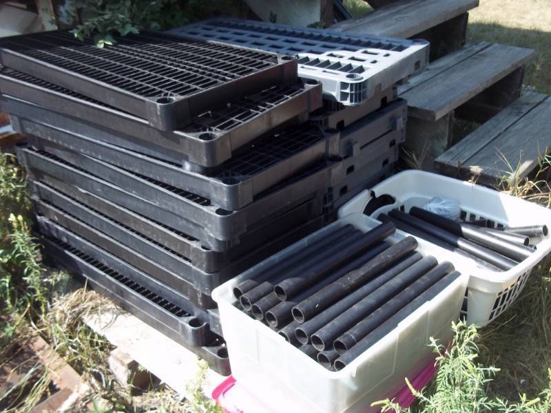 lot 24 image: Lot of Plastic Shelving
