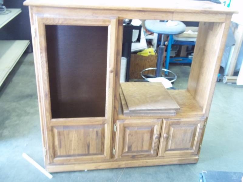 lot 27 image: TV Entertainment Stand