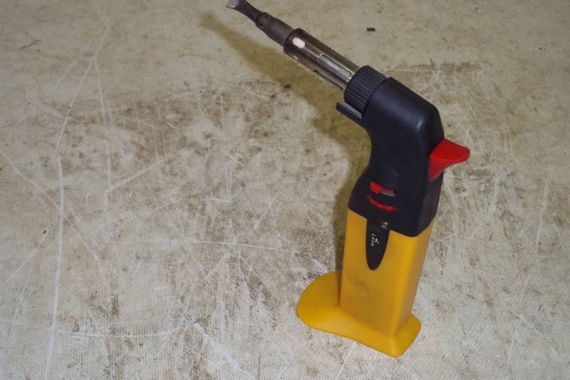 lot 104 image: Butane Soldering Iron